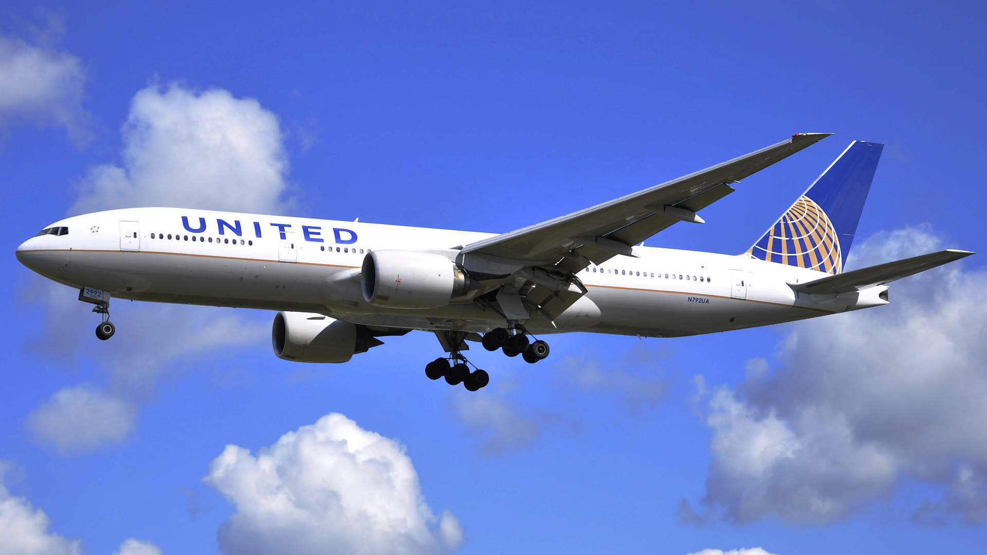 N792UA ✈ United Airlines Boeing 777-222(ER) @ London-Heathrow