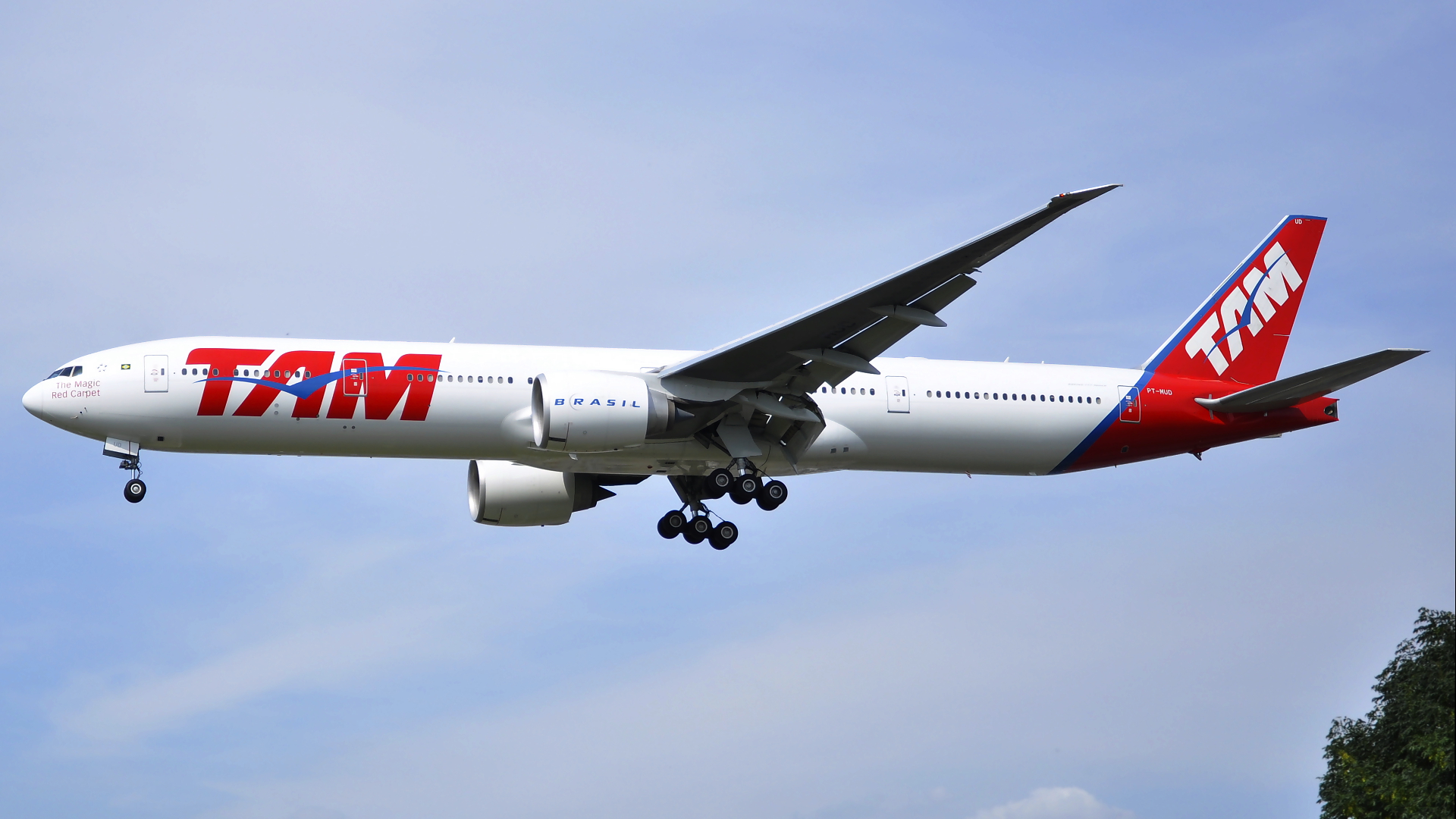 PT-MUD ✈ TAM Brazilian Airlines Boeing 777-32W(ER) @ London-Heathrow