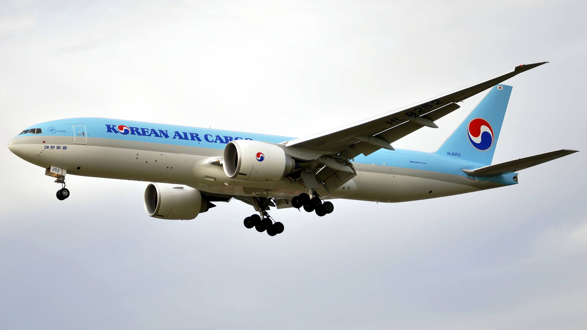 HL8252 ✈ Korean Air Boeing 777-FB5 @ London-Heathrow