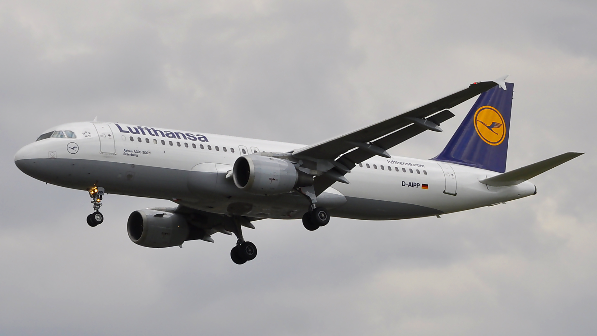D-AIPP ✈ Lufthansa Airbus 320-211 @ London-Heathrow