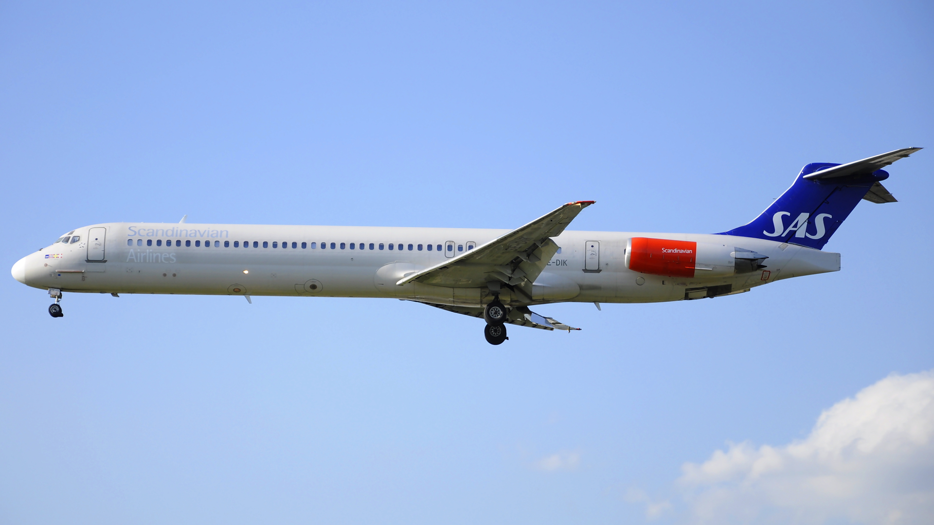 SE-DIK ✈ Scandinavian Airlines McDonnell Douglas MD-82 @ London-Heathrow