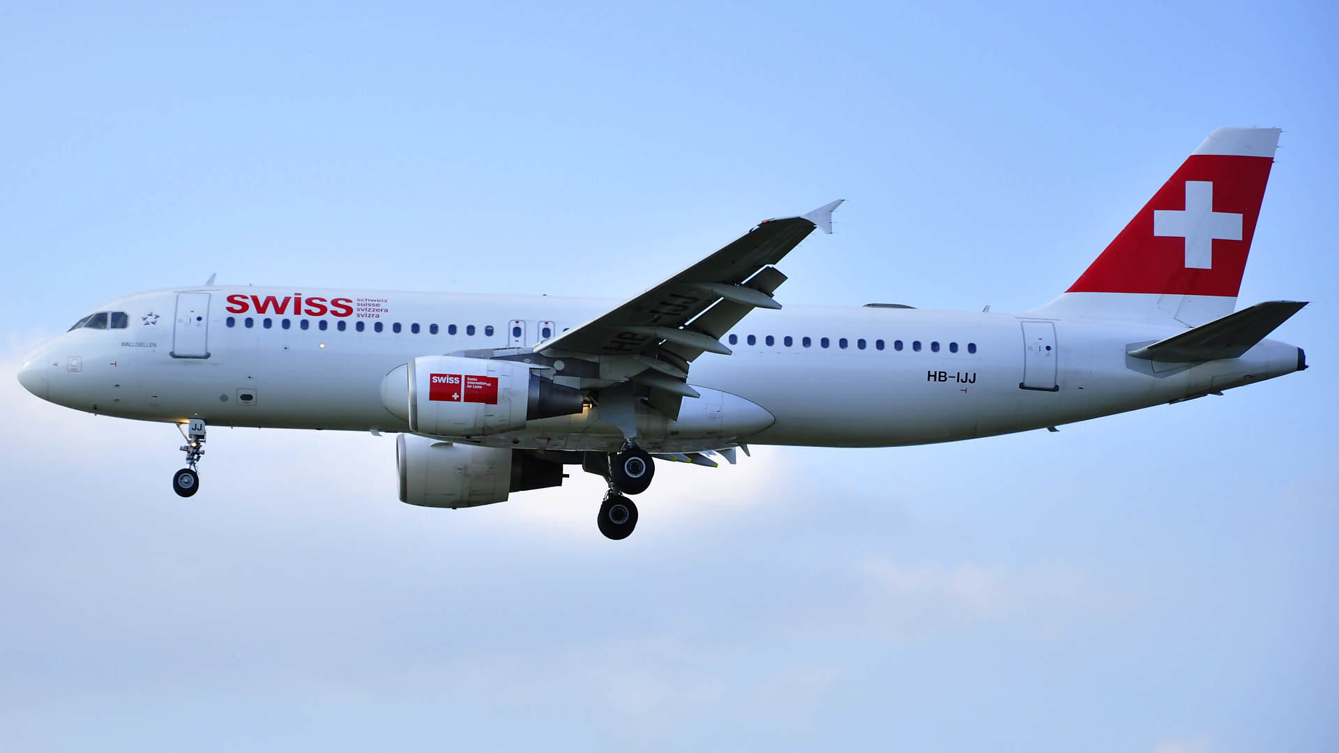 HB-IJJ ✈ Swiss International Air Lines Airbus 320-214 @ London-Heathrow