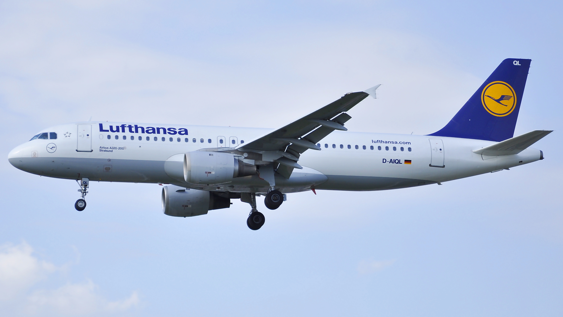 D-AIQL ✈ Lufthansa Airbus 320-211 @ London-Heathrow
