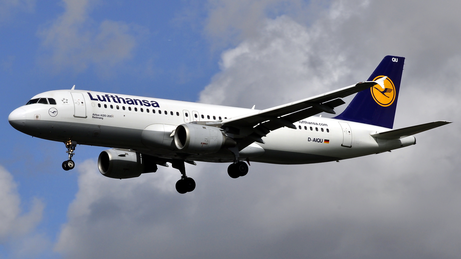D-AIQU ✈ Lufthansa Airbus 320-211 @ London-Heathrow