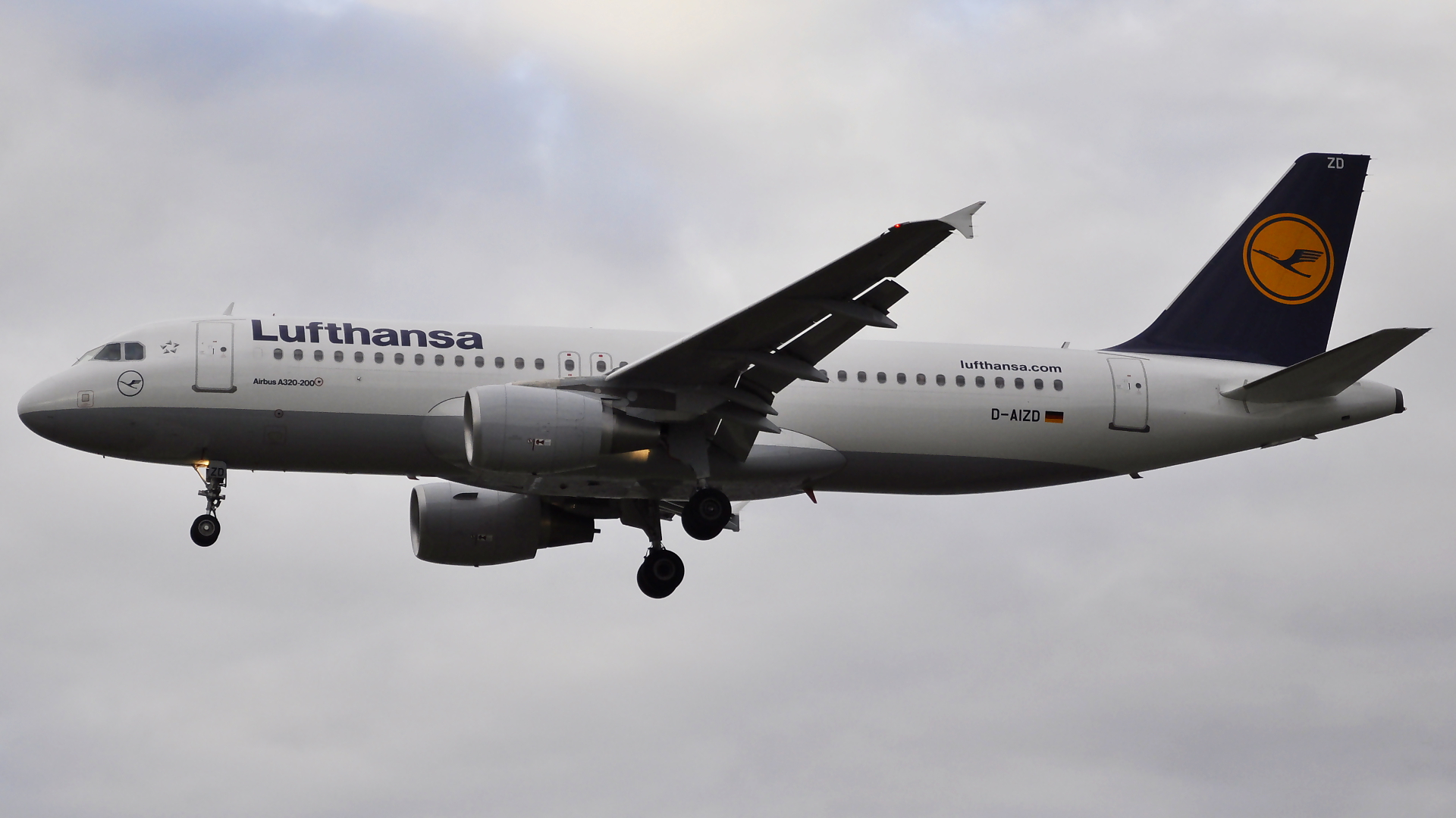 D-AIZD ✈ Lufthansa Airbus 320-214 @ London-Heathrow