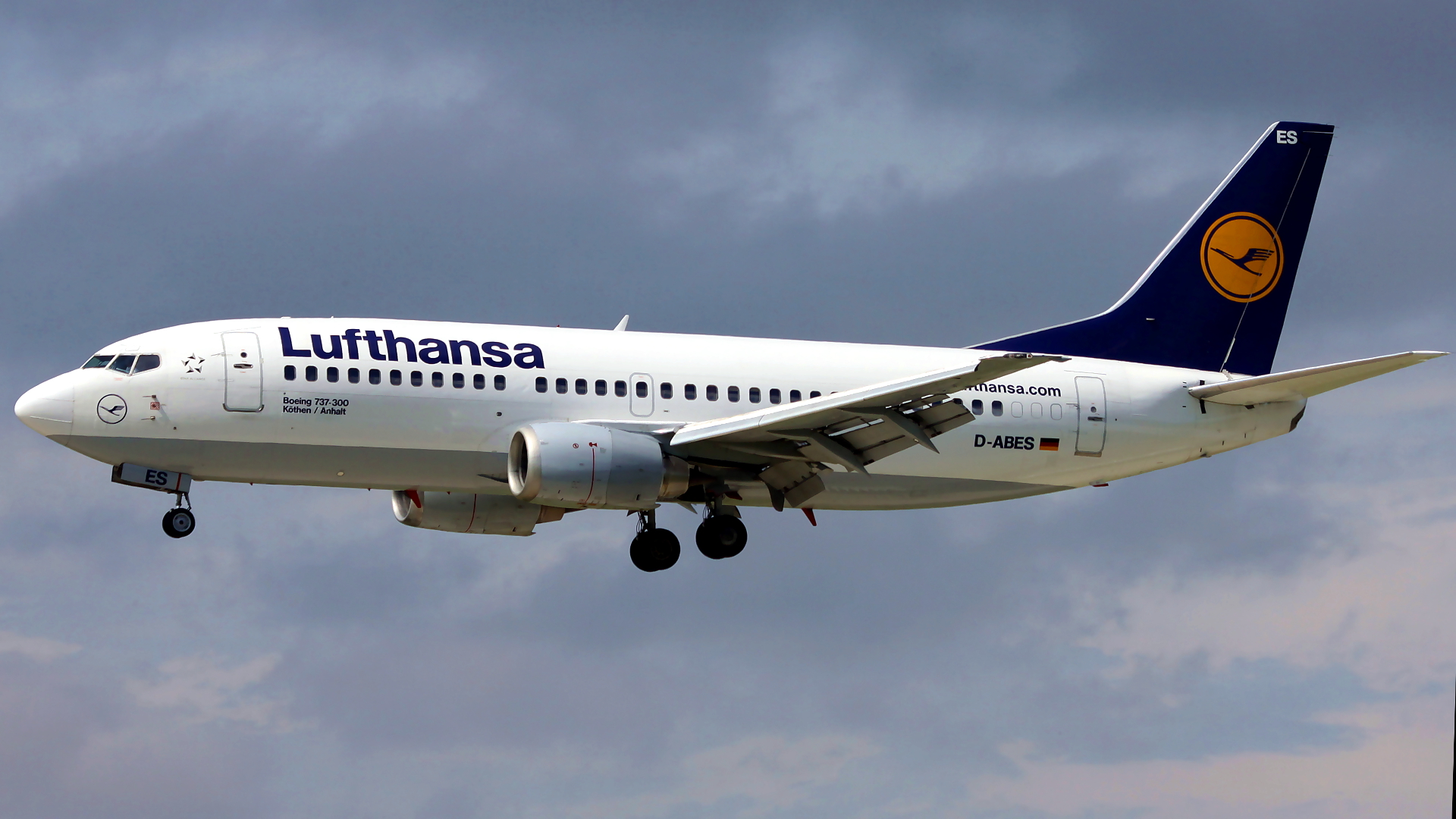 D-ABES ✈ Lufthansa Boeing 737-330 @ London-Heathrow