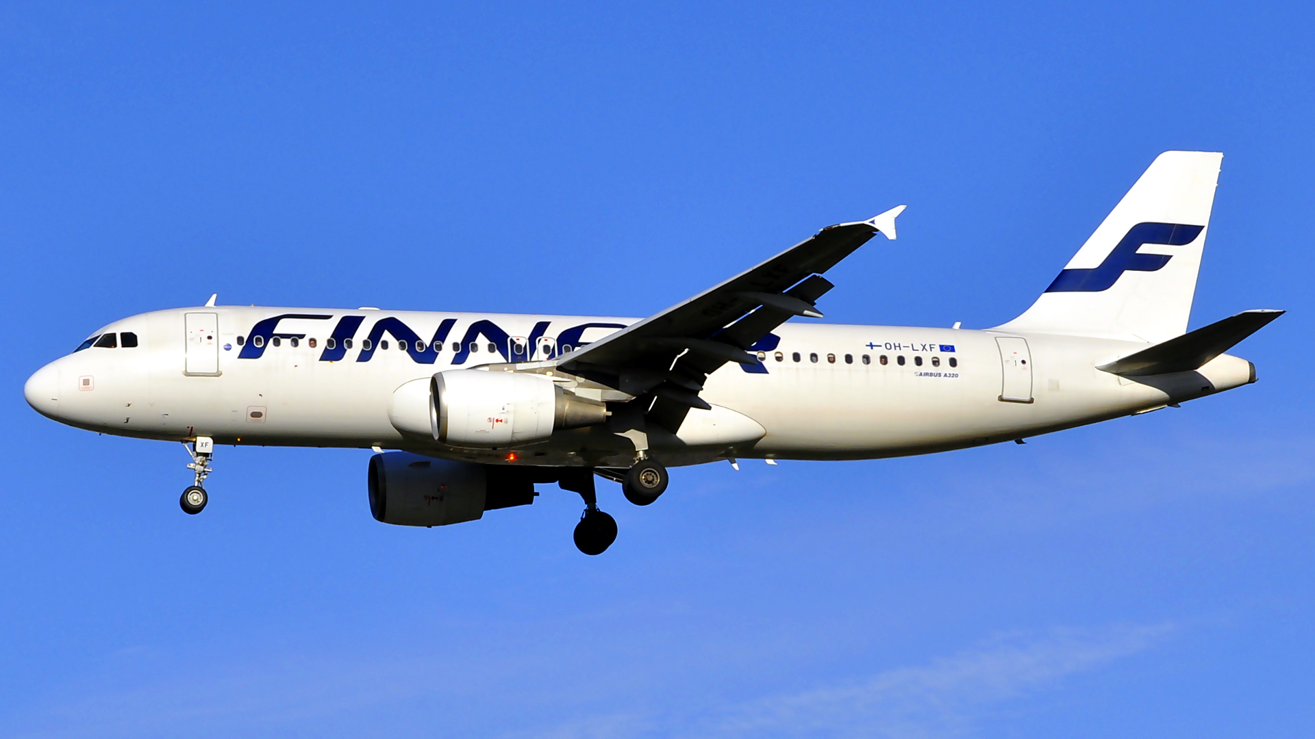 OH-LXF ✈ Finnair Airbus 320-214 @ London-Heathrow