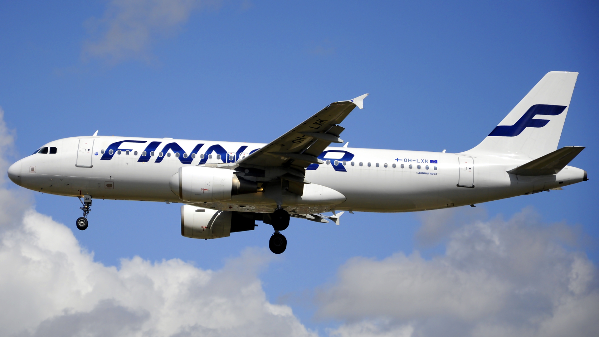 OH-LXK ✈ Finnair Airbus 320-214 @ London-Heathrow