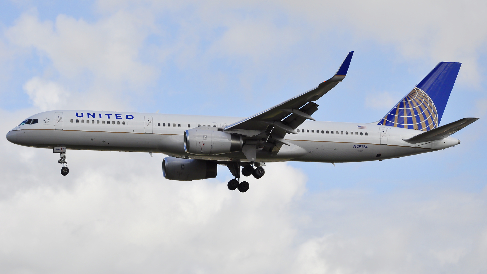 N29124 ✈ United Airlines Boeing 757-224(WL) @ London-Heathrow