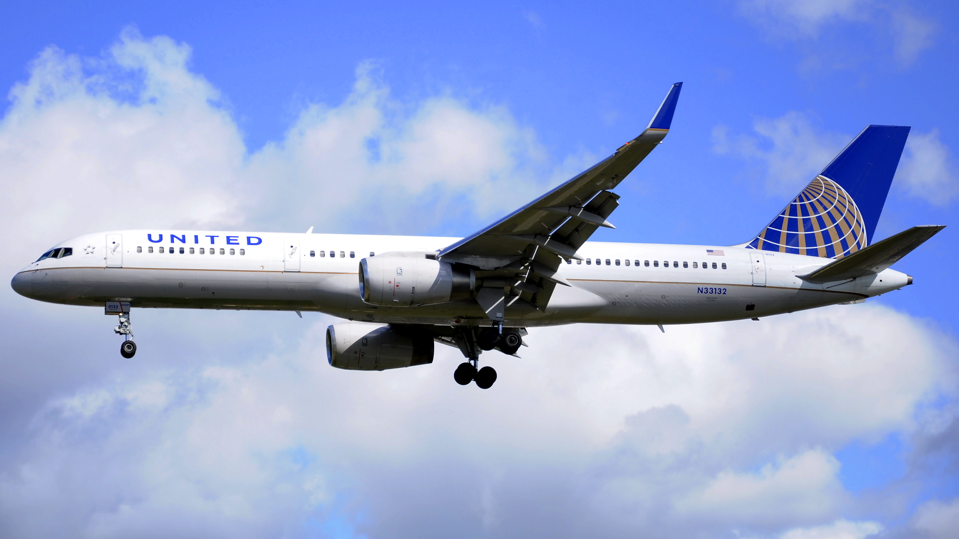N33132 ✈ United Airlines Boeing 757-224(WL) @ London-Heathrow