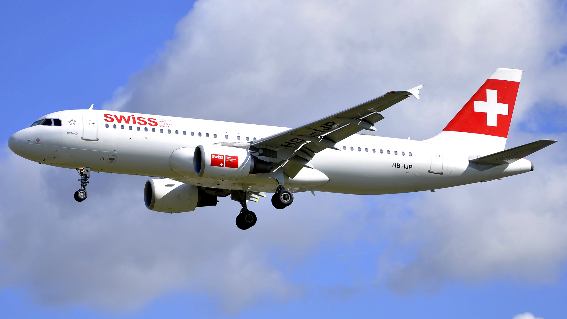 HB-IJP ✈ Swiss International Air Lines Airbus 320-214 @ London-Heathrow