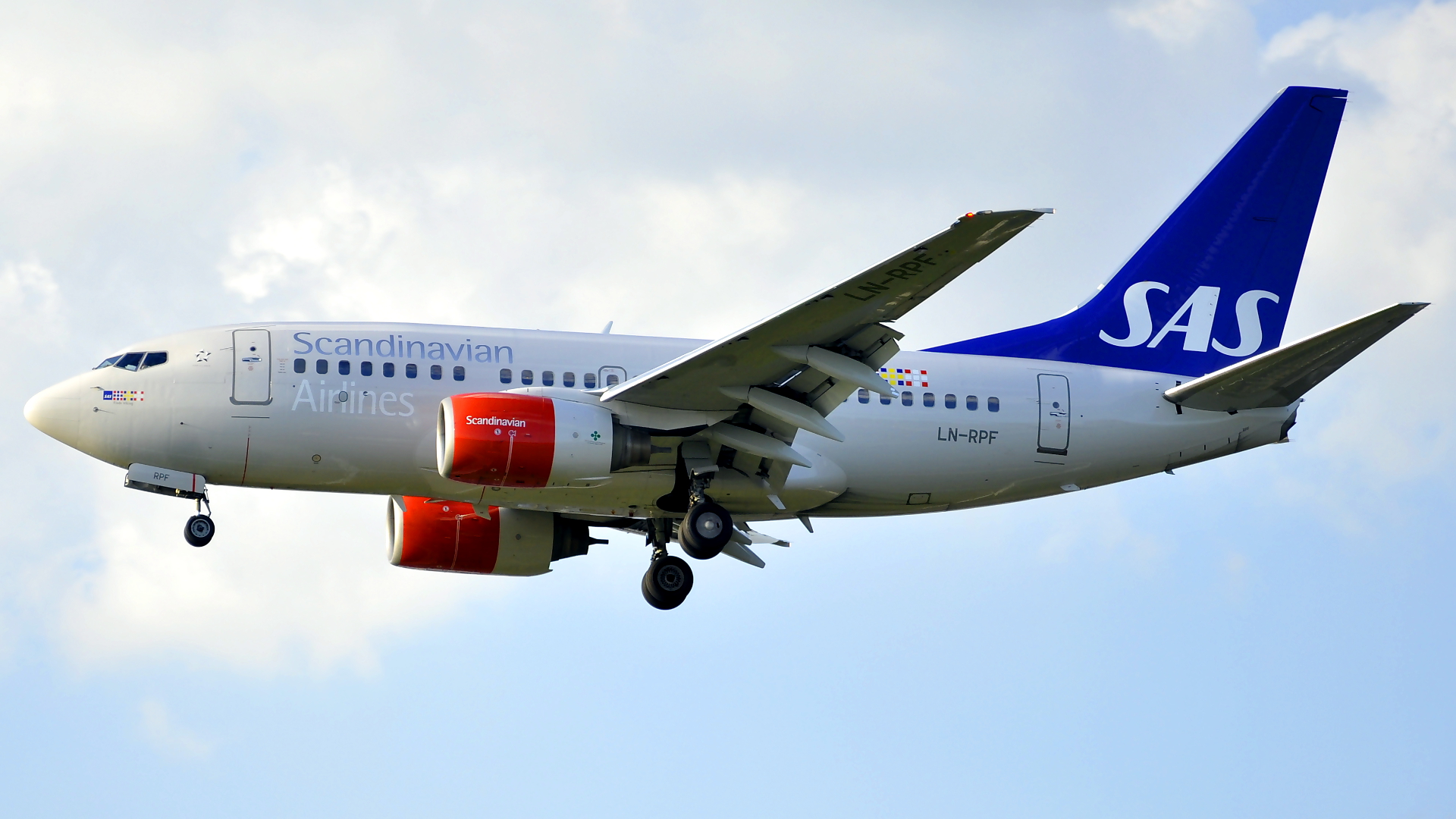 LN-RPF ✈ Scandinavian Airlines Boeing 737-683 @ London-Heathrow