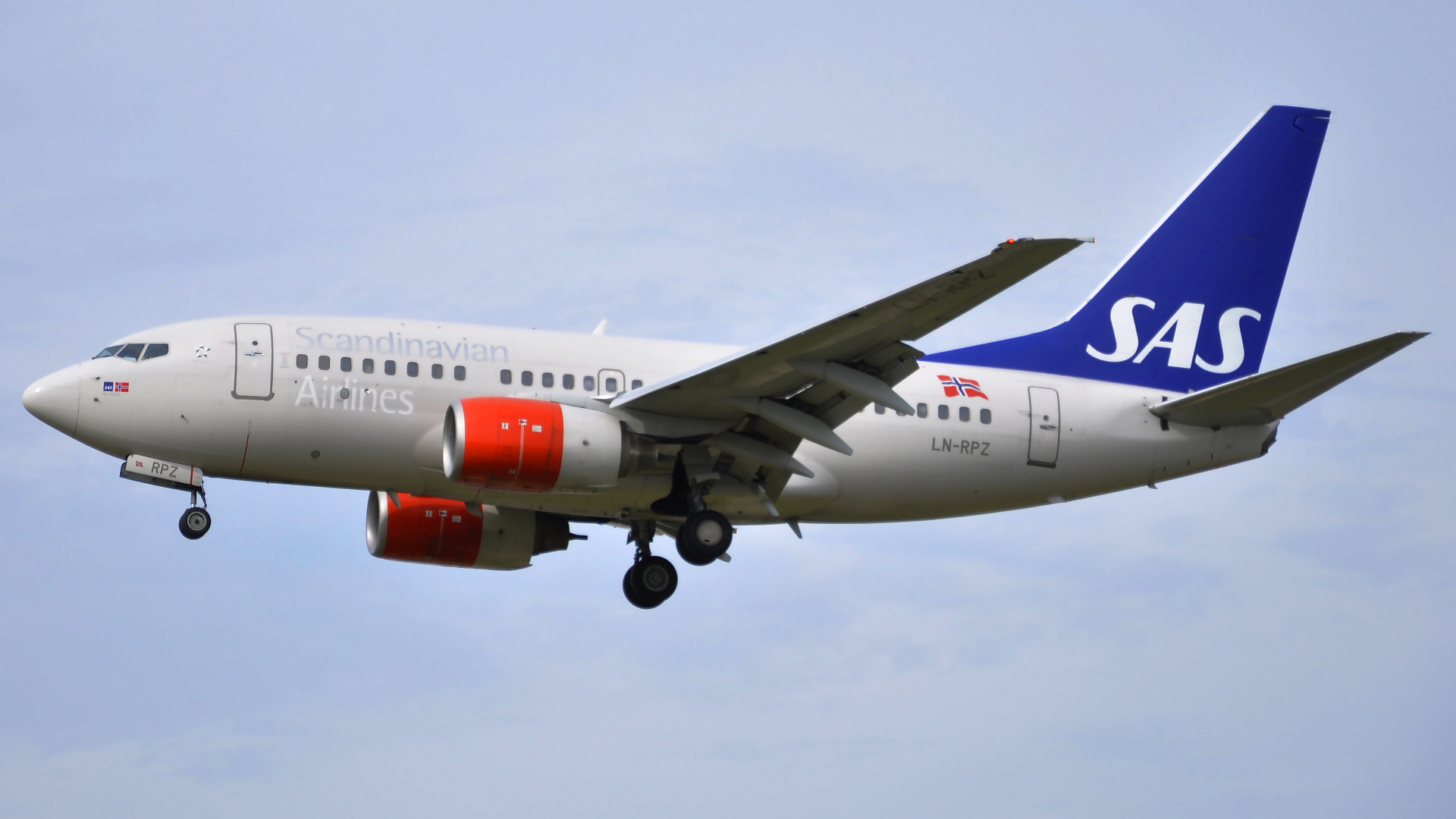 LN-RPZ ✈ Scandinavian Airlines Boeing 737-683 @ London-Heathrow