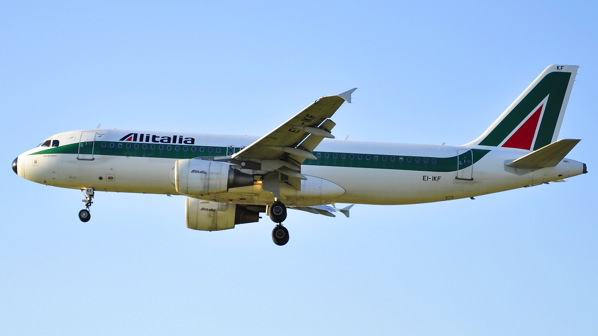 EI-IKF ✈ Alitalia Airbus 320-214 @ London-Heathrow