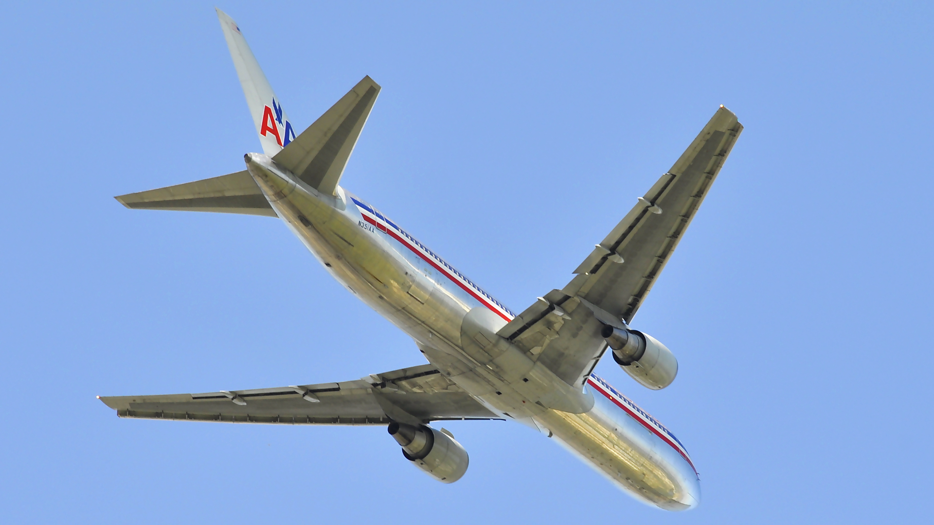 N351AA ✈ American Airlines Boeing 767-323(ER) @ London-Heathrow