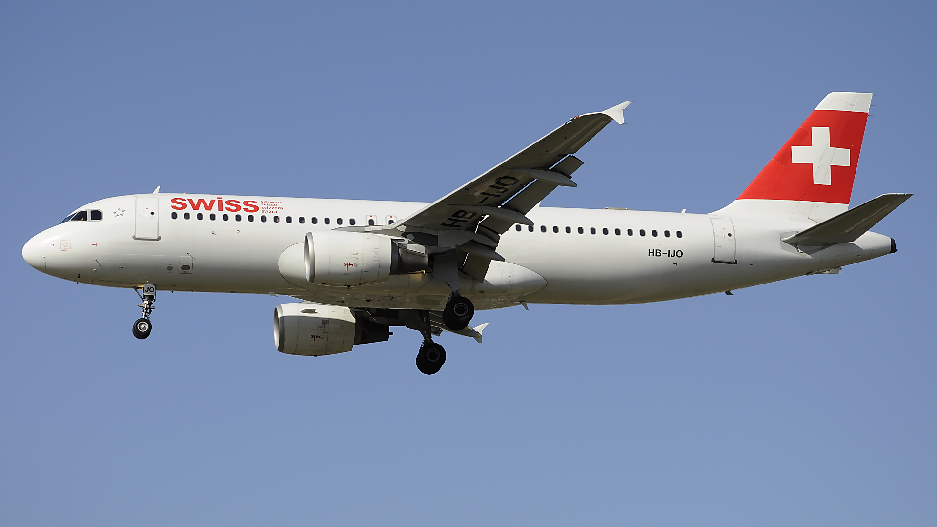 HB-IJO ✈ Swiss International Air Lines Airbus 320-214 @ London-Heathrow