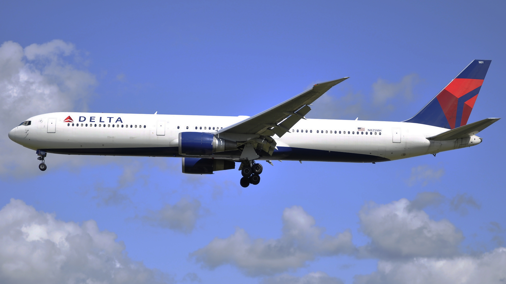 N825MH ✈ Delta Air Lines Boeing 767-432(ER) @ London-Heathrow
