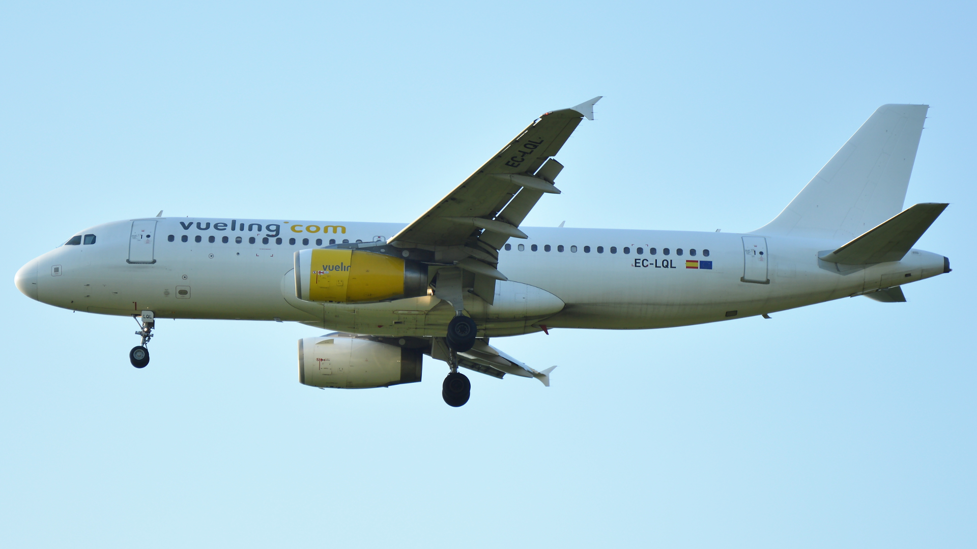 EC-LQL ✈ Vueling Airlines Airbus A320-232 @ Kraków-Balice