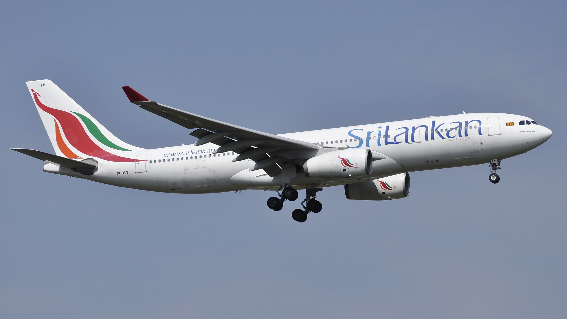4R-ALB ✈ SriLankan Airlines Airbus 330-243 @ London-Heathrow