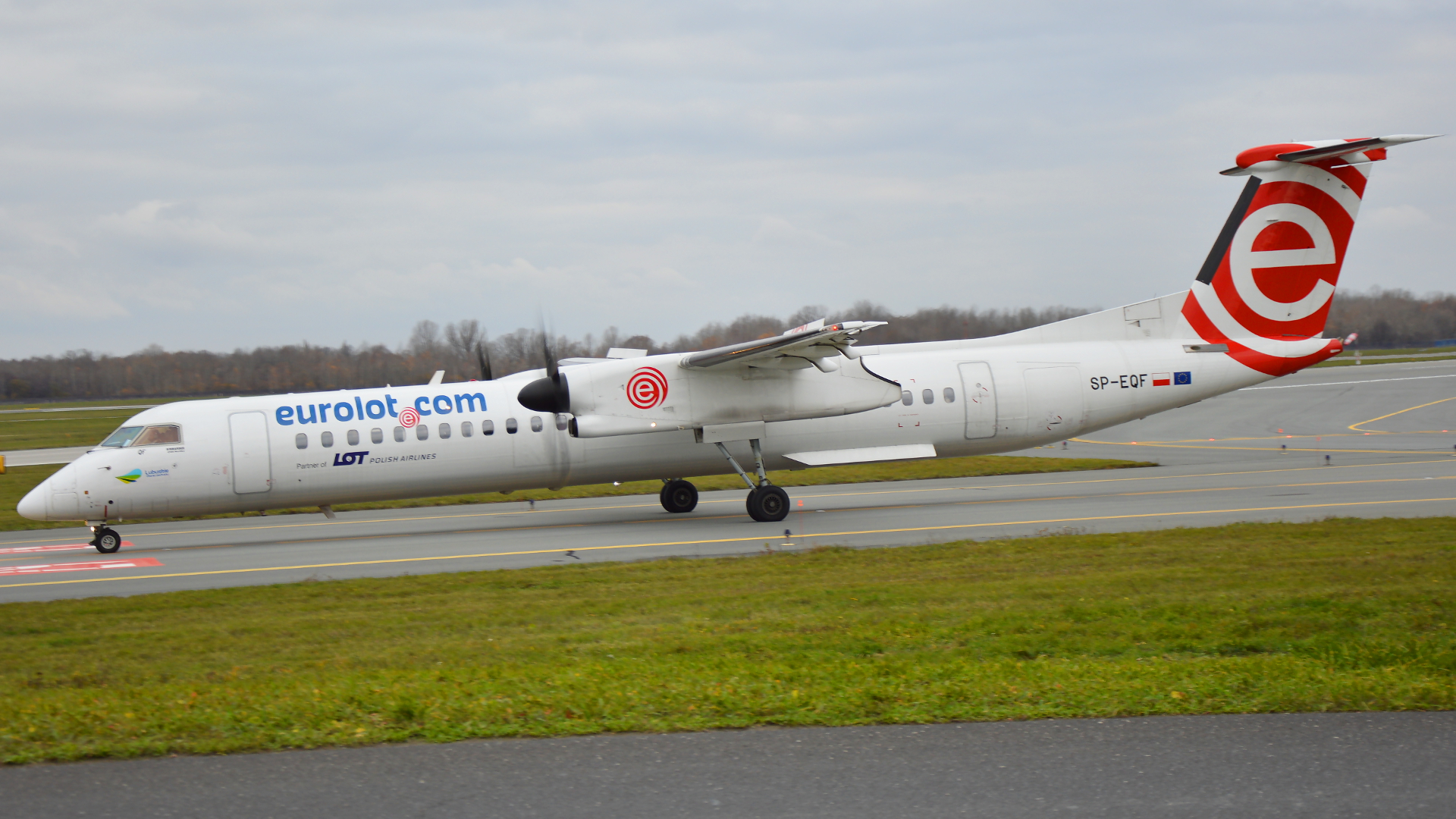 SP-EQF ✈ Eurolot De Havilland Canada DHC-8-400 Dash 8Q @ Warszawa-Chopin Airport
