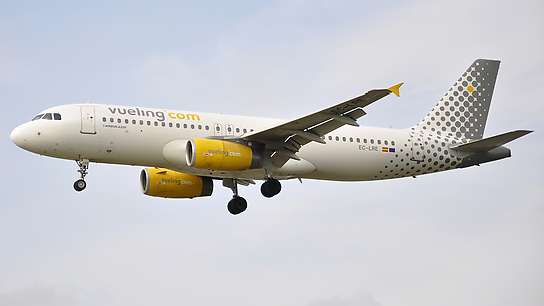 EC-LRE ✈ Vueling Airlines Airbus 320-232