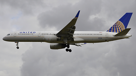 N13138 ✈ United Airlines Boeing 757-224(WL)