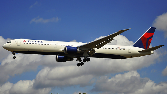 N828MH ✈ Delta Air Lines Boeing 767-432(ER)