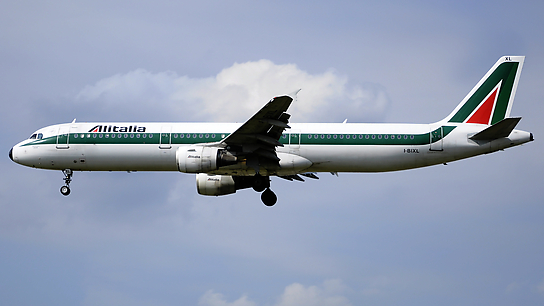 I-BIXL ✈ Alitalia Airbus 321-111