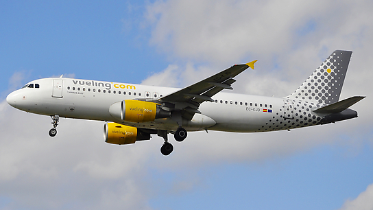 EC-KJD ✈ Vueling Airlines Airbus 320-216