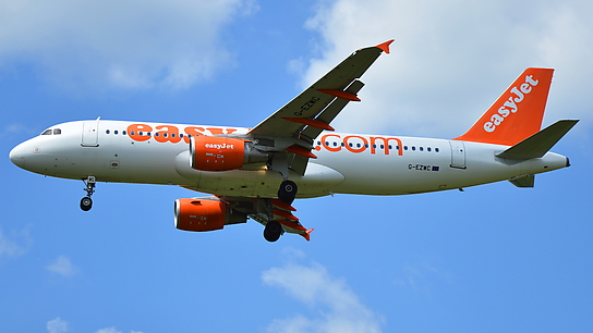 G-EZWC ✈ Easyjet Airbus A320-214